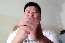 手机上微信更新最新版本后深色模式，拍一拍，都是怎么用的？视频封面