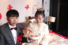 黑龙江一富二代结婚，新娘长得不人间烟火，很漂亮，新郎好体贴