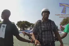 小黑哥哥：这不是滑翔伞，这是人肉除草机视频封面