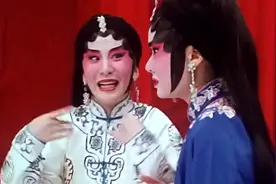 尸家重地：女子戏台上想上厕所，居然临时改台词，说要去生孩子了视频封面