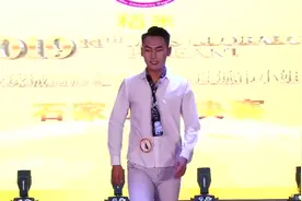 帅气男孩T台走秀，清秀的面孔健硕的身姿，是你的最爱吗？视频封面