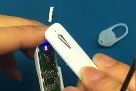拆解蓝牙耳机，无线连接是什么原理？靠哪个部件进行连接视频封面