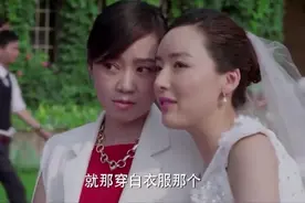 一仆二主，司机陪老板去参加闺蜜婚礼，一不小心当上了老板男朋友视频封面
