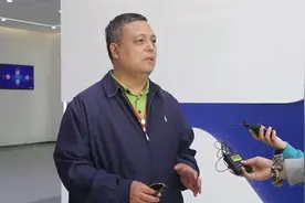 网络名人山东行·走进东营｜@洪源眼中的国家级稀土催化研究院是什么样的？赶快过来听一下吧！图片