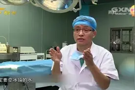 皮筋套耳朵有瘦脸作用，纯属胡扯瞎造谣丨超级点子王