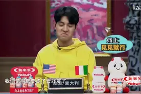 老外用了微信后，强制性要求身边的朋友下载微信使用，方便联系视频封面