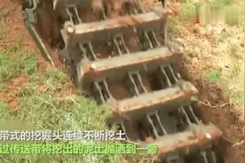 影视：越南军队亮出国产战壕挖掘机 终于不用费劲挖土了。视频封面