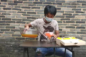 实录如何过滤野生蜂蜜最好的方法，你学会了吗？视频封面