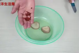 年纪不大满头白发，土豆加常见食材洗头，长出乌黑浓密的秀发视频封面