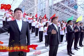 内蒙古民族大学慷慨激昂唱响《我的中国心》图片