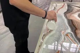 国外大师现场制作“环氧树脂”台面，头一次见，太震撼了！