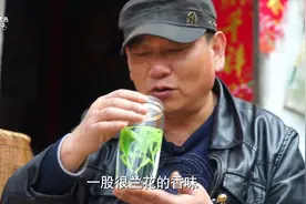农村大叔做试验，用刚采的茶叶鲜叶泡水喝，看看到底是啥味道！视频封面