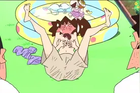 美伢在泳池玩，结果被大家看到她……视频封面