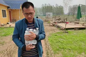 农村小伙计划养200只山羊，老板承诺净利润40万，大家觉得靠谱吗视频封面