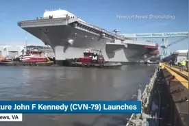 美国“福特”级核动力航母“约翰·肯尼迪”号（CVN-79）下水出坞视频封面