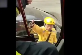点赞！辽宁一外卖小哥帮忙疏通救援车道视频封面