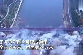轰隆一声巨响！浙江金华金婺大桥爆破，主墩与桥面原地坍塌视频封面