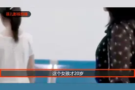 奇葩！女学生游泳后怀孕了？美女泡完脚小鱼都SI了，脚气那么重？视频封面