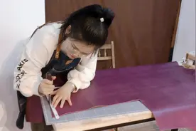 女孩14岁不顾父母反对辍学做手艺，如今开店年赚30万视频封面