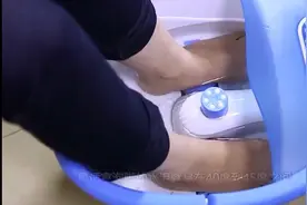 养生专家忠告，晚上泡脚有这几大坏处，看完要留意了！视频封面