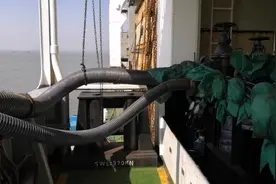 远洋船舶一次加油多少吨？说出来有没有惊到你？视频封面