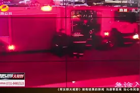 救护车途中发生故障，消防车秒变救护车，风驰电掣护送患者入院视频封面