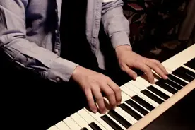 经典手游恋与制作人主题曲纯钢琴演奏视频封面