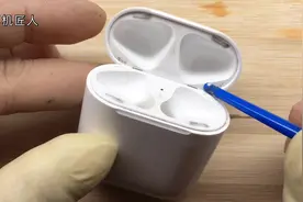 强迫症患者想法多，airpods充电仓清洁后舒服很多，你不防试试视频封面