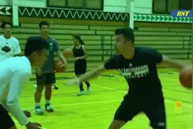 心诚则灵！NBA实战中的拜佛过人实在太骚视频封面