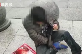 邵阳一男子携2.5升米酒坐高铁被拦，出站豪饮半瓶醉倒候车室视频封面