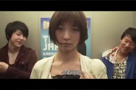 两小伙想在电梯内调戏漂亮女子，不料被女子反杀。视频封面