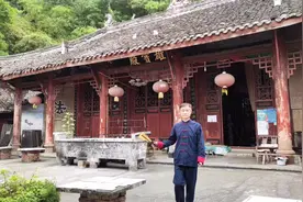 成都周边一处隐秘的寺庙里，泉水十分神奇，我吃了一顿免费斋饭视频封面