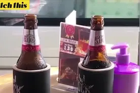 英国游客不顾泰国禁令,仍在酒吧聚会喝酒,警方逮捕酒吧老板视频封面