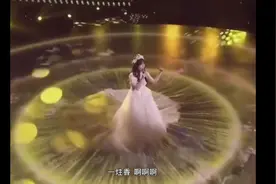 神级吟唱，老外点了一首《左手指月》萨顶顶告诉你什么是唱功视频封面