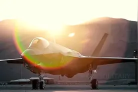 F-35全面展示超强性能 全世界最好的辅助“英雄”视频封面