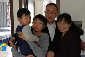 你是我们的骄傲！山东医疗队员结束休整回家，全家团聚深情相拥视频封面