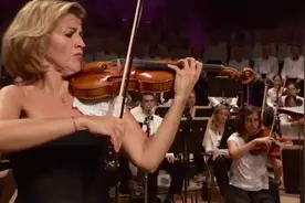 美女小提琴大师穆特演奏《卡门幻想曲》，视觉听觉双享受视频封面
