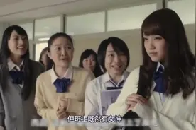孩觉得后脑勺很痒，翻开头发后，把闺蜜恶心吐了视频封面