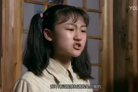 姐姐辛苦赚钱，弟弟大摇大摆回来，把钱偷了挥霍回来，姐姐气哭了视频封面