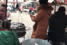 旦旦用大人洗发水给孩子洗头，孩子头皮出现问题，洗发水的问题吗视频封面