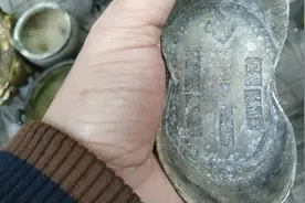 古玩街同治年间五十两银锭，有谁知合今天多少斤，拿在手上好重。视频封面