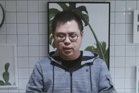 前几天在家里阳台烧烤 大家看到我的烧烤架很喜欢 真的挺不错的视频封面