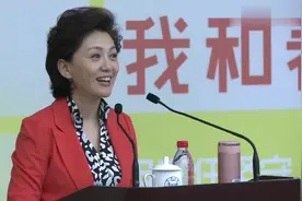 才女海霞大学演讲，现场展示播音技巧，受益匪浅视频封面