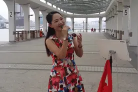美女香港中环街头卖唱，一首粤曲小调粤语老歌，人漂亮歌也好听！视频封面