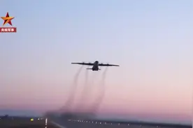 超燃！70秒回顾空军四飞武汉视频封面