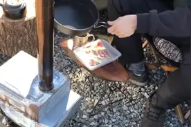 饼干盒做的炉子见过么？既能取暖又能煮东西，户外使用很不错视频封面