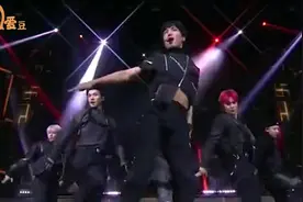 【EXO】拼盘演唱会，看看现场的他们有多耐打视频封面