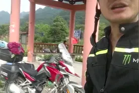 摩旅带妈妈路边煮中餐，一块钱鸡蛋，9毛钱面条，两个人不到2块钱视频封面