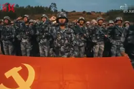 军媒播出解放军陆军比武第一名获得者，看看他的军衔，不可限量视频封面