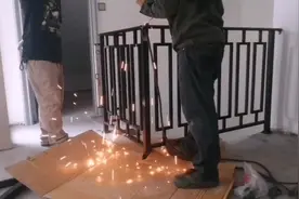 分享中式铁艺扶手安装视频视频封面